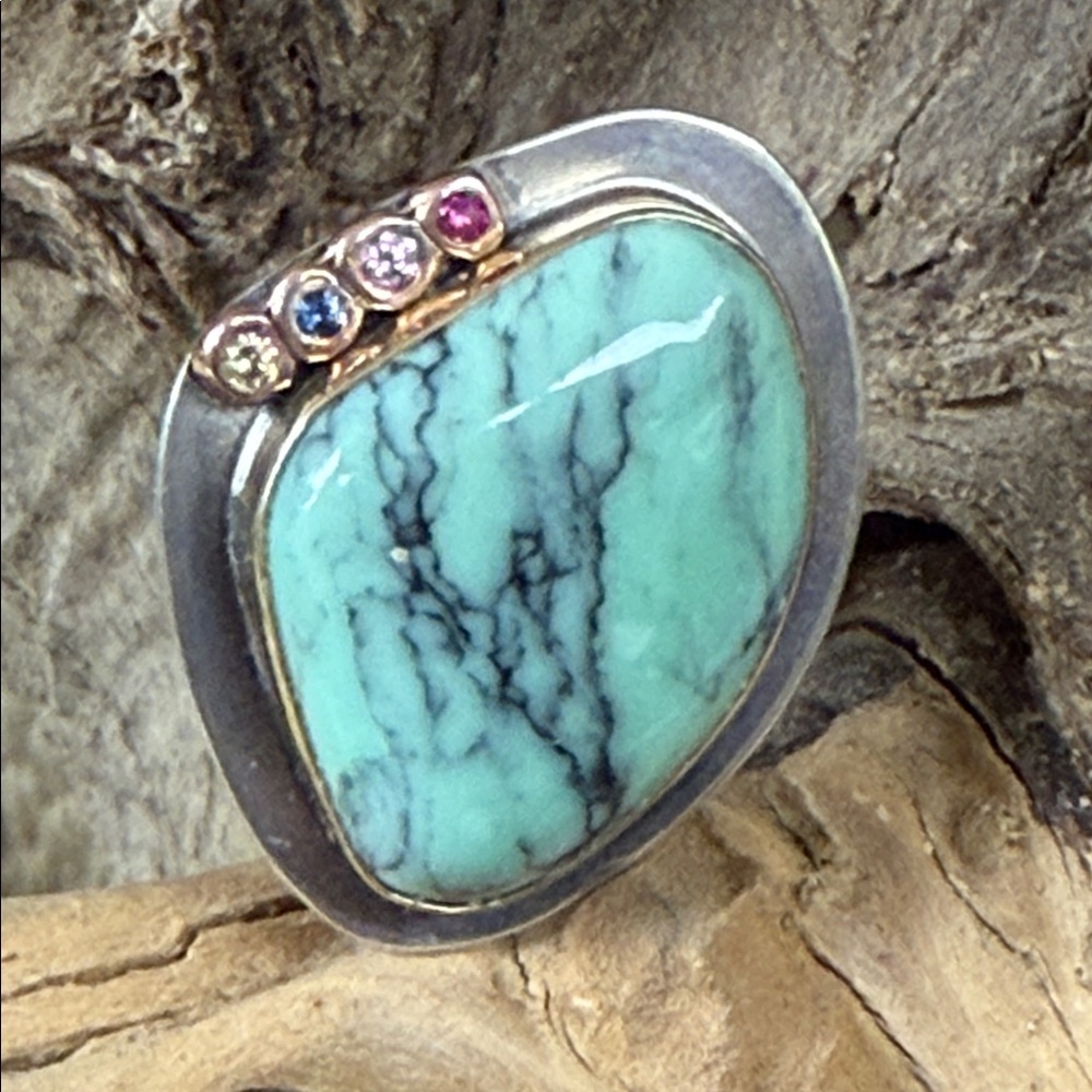 Jes MaHarry “Southern Winds Ring”
New in box.